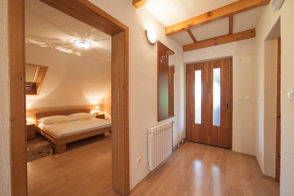 Apartmant & Room Bruna Дрежник Град Экстерьер фото