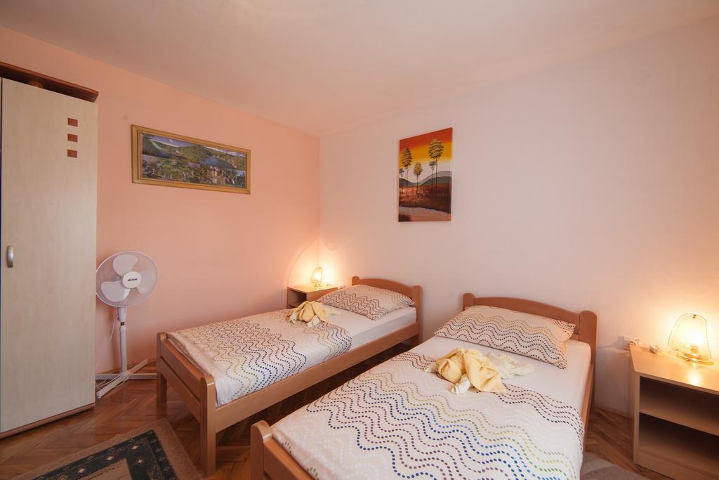 Apartmant & Room Bruna Дрежник Град Экстерьер фото