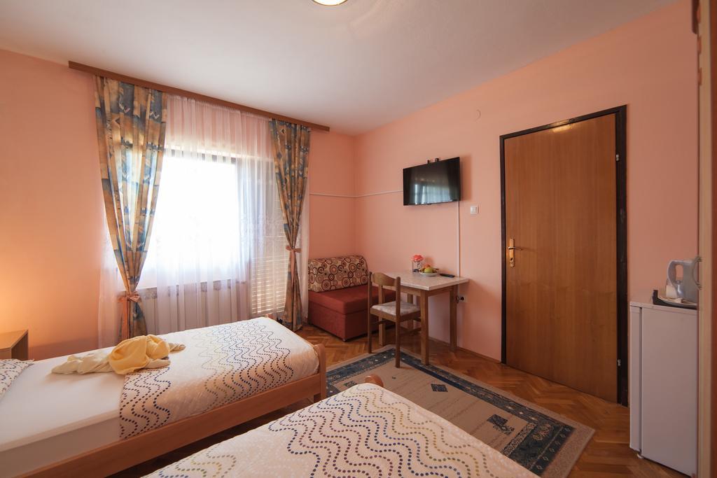 Apartmant & Room Bruna Дрежник Град Экстерьер фото
